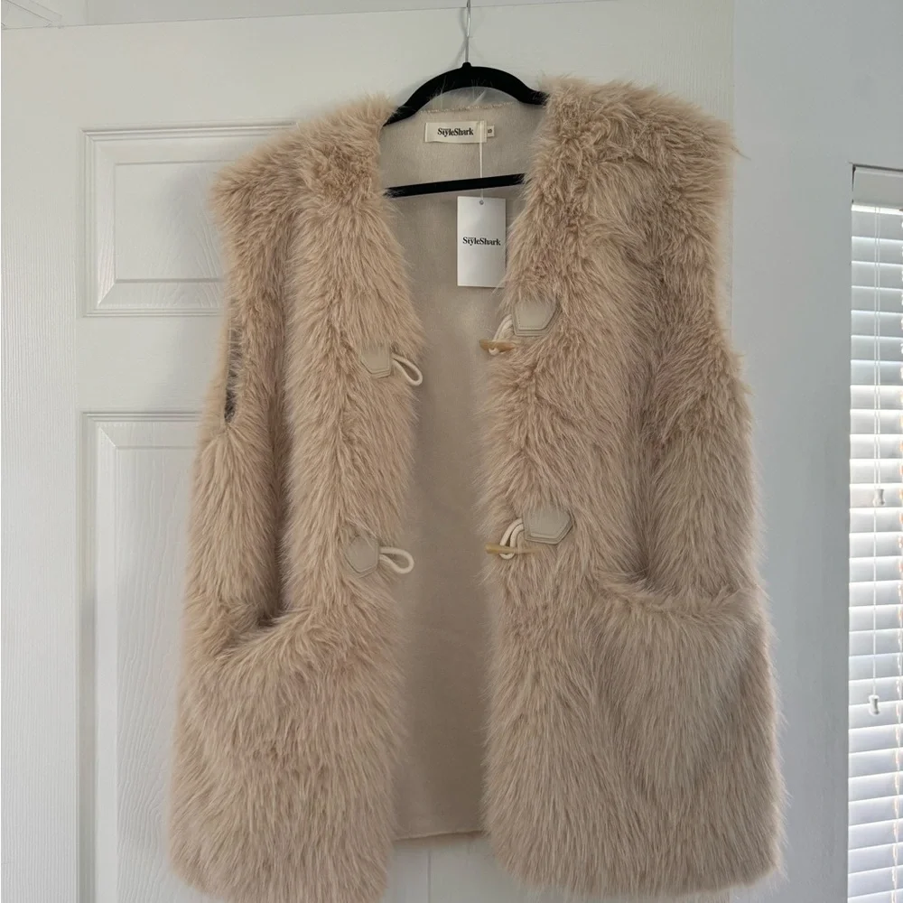 Faux Fur Vest - Picture 3 of 4